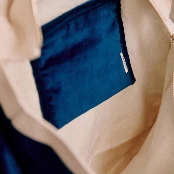 Nwt! Sezane zipped tote bag blue velvet - Picture 2 of 10